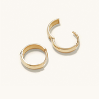 Boucles d'oreilles créoles Huggie de luxe, style antique, en or 18 carats plaqué or blanc, petit design épuré, pour usage quotidien