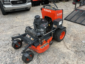 Tondeuse autoportée Kubota SZ19NC-36-2, capacité de réservoir de 5,1 gallons, pneus avant anti-crevaison. - Product Image 2