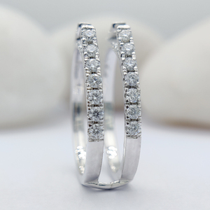 Ajuste de punta de boda Joyería nupcial 10K Oro amarillo VVS1 Diamante de moissanita redondo Banda doble Compromiso Anillo de banda de eternidad - Product Image 4