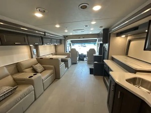 ผู้จำหน่ายรถบ้านมือสองปี 2023 ยี่ห้อ Thor Motor Coach รุ่น Palazzo Class A เครื่องยนต์ดีเซล ขนาด 37.5 ฟุต พร้อมขาย - Product Image 3