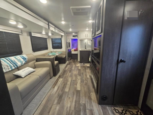 CARAVANA C-R-O-S-S-R-O-A-D-S RV C-R-U-I-S-E-R AIRE 27RBS USADA EN BUEN ESTADO, MODELO 2022, DISPONIBLE PARA LA VENTA - Product Image 5