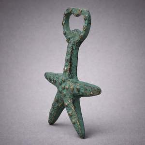 Abridor de Botellas de Hierro Fundido con Diseño de Estrella de Mar, Estilo Costero Vintage, Agarre Fuerte, Acabado Duradero, Perfecto para Decoración del Hogar, Bar, Cocina y Playa - Product Image 2