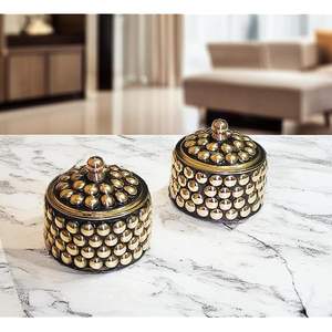 Caja de Sindhur de Latón Dorado con Decoración de Templo y Diseño Tradicional para Regalos Festivos, Técnica Pulida, Precio Económico - Product Image 5