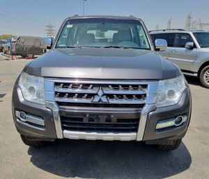 Mitsubishi Pajero d'occasion 2018, toutes options, essence, automatique, turbo, sièges en cuir, jantes R17, tout-terrain, luxe, 4x4, SUV, conduite à droite, en vente - Product Image 1