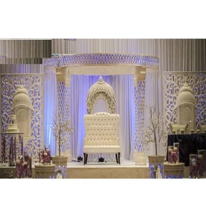 Mandap en cristal de style Palazzo Rêveur pour Mariage, Nouvelle Arrivée, Ensemble de Mandap en Fibre de Cristal Vintage avec Design Léger, En Vente - Product Image 1