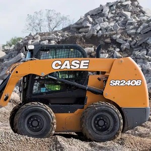 รถตักล้อยาง SR240B ปี 2023 เครื่องจักรก่อสร้างขนาดกะทัดรัดสำหรับงานหนัก โครงการก่อสร้างทางการเกษตร 9 ตัน พร้อมปั๊มและเกียร์บ็อกซ์ - Product Image 1