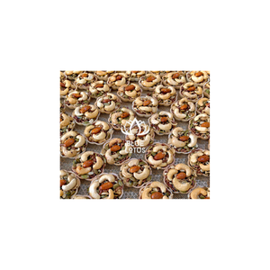 Saborea los sabores de la primavera con galletas de flores Mai cargadas de bondad de nuez - Product Image 1