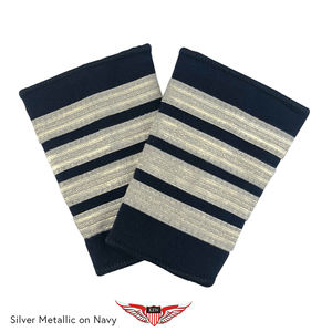 Épaulettes de capitaine à quatre barres, argentées métalliques sur bleu marine, épaulettes de grade à quatre barres - Product Image 1