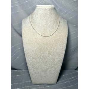 Collar de Plata de Ley de 1 mm de Grosor Hecho a Mano por los Navajo - Joyería Coleccionable Cultural - Product Image 3