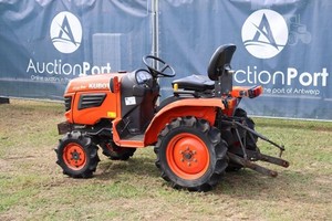 Kubota Wheel Tractor 25HP Engine Orange Color Agricultural <b>Machinery</b> - Product Image 4