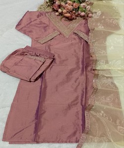 Conjunto Kurti de Algodón con Bordado de Lujo (Top y Pantalón) con Dupatta, Ropa Festiva, Precio al por Mayor, Secado Rápido, Prenda Étnica - Product Image 2