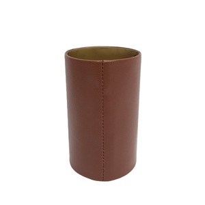 Bougie en cuir de conception classique couleur marron votive forme ronde pour la décoration de mariage à la maison et de fête bougeoir votif - Product Image 1