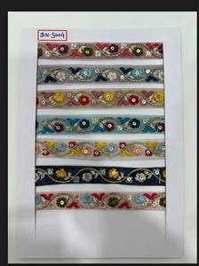 Bordure de dentelle brodée traditionnelle faite à la main de 24MM Base en filet souple Fil de polyester rayonne multicolore Bordure de tissu décoratif de luxe - Product Image 5