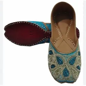 indische frauen khussa-schuhe / indische schuhe khussa juti / frauen khussa