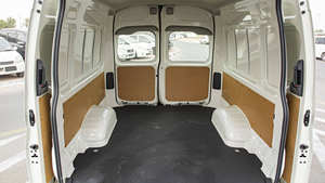 HIACE HR 2.8D 2024 Usada, en CARGO MY2023, Blanca, Interior Oscuro, Asientos de Cuero, Volante a la Derecha/Izquierda, Vehículo en Venta - Product Image 3