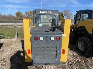 Chargeuse compacte sur pneus GEHL R135 2018 d'occasion, moteur TCM, charge nominale 35 tonnes, moteur, boîte de vitesses, pompe, roulement DE - Product Image 5