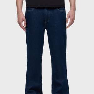 กางเกงยีนส์ขาบานสีน้ำเงินเข้มสำหรับผู้ชายกางเกงยีนส์ขาบานสไตล์วินเทจที่ได้รับแรงบันดาลใจจากสไตล์สตรีท - Product Image 5