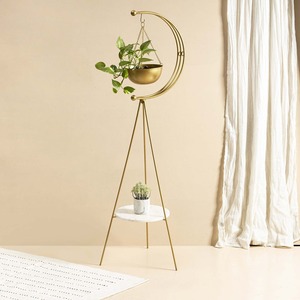 Macetas de metal de media luna hechas a mano exclusivas, eleva tu espacio con macetas colgantes de diseños modernos para balcón y jardín - Product Image 1