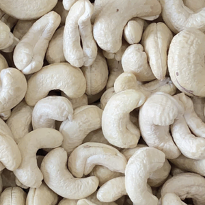 Nueces de Anacardo Crudas Comestibles de Alta Calidad, Grado W240, del Fabricante Vietnamita Santigo, con 24 Meses de Vida Útil y Almacenamiento en Frío - Product Image 1