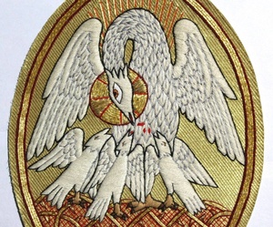 Apliques de ancla y Cruz para vestimentas católicas Terciopelo rojo con decoración de encaje bordado Tipo de insignia magnética para coser - Product Image 2