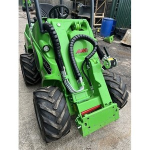 รถตักขนาดเล็ก AVANT 2026 635 สีเขียว พร้อมหลังคาปิด ระบบป้องกันการพลัดคว่ำ (ROPS) เครื่องยนต์ดีเซล สภาพใหม่ พร้อมส่วนประกอบหลักของเครื่องยนต์ - Product Image 3