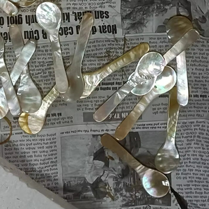 Cuillère à caviar en nacre abordable Couverts de luxe écologiques du Vietnam - Product Image 1