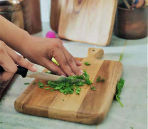 Tabla de Madera Rectangular para Servir con Asa, Diseño de Corazón Recortado, Madera Dura de Primera Calidad, Tabla de Cortar Decorativa - Product Image 6