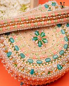 Pochette de soirée élégante en cristal demi-lune pour femmes, sac à main de soirée - Vente en gros en provenance d'Inde - Product Image 4