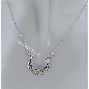 Collar con Colgante de Luna Plateado Hecho a Mano, Diseño Filigranado, Joyería Minimalista con Perla, Regalo de Amor para San Valentín - Product Image 5