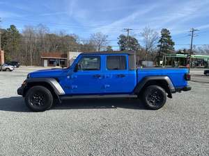 รถจี๊ป แกลดิเอเตอร์ สปอร์ต ครูว์แค็บ ปี 2021 ขับเคลื่อน 4 ล้อ เกียร์อัตโนมัติ เบาะหนัง ไฟหน้า LED จอสัมผัส ขาย - Product Image 3