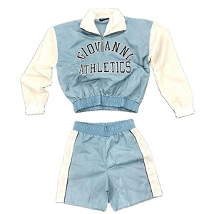 ชุดวอร์มปักโลโก้คุณภาพสูงแบบสั่งทำพิเศษ เสื้อแจ็คเก็ตครอปซิปครึ่งตัวผ้าไนลอน และชุดกางเกงขาสั้นผ้าไนลอนกันลม - Product Image 2