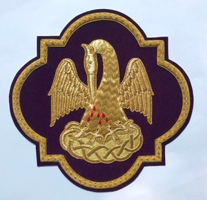 Aplique bordado de Pelícano para vestimentas católicas Terciopelo rojo DK con decoración de encaje e insignia magnética para coser - Product Image 1