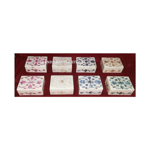 Boîte à bijoux rectangulaire en marbre blanc naturel avec incrustation de nacre, design floral fait à la main, utilisée comme cadeau pour des fins professionnelles - Product Image 1