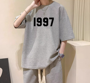 ชุดกีฬาสองชิ้นสำหรับฤดูร้อนของผู้ชายเสื้อยืดวาฟเฟิลแขนสั้นทรงหลวมสไตล์ลำลองแนววินเทจแบบถัก - Product Image 3