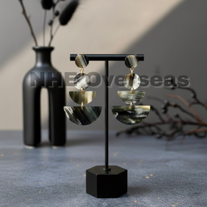 Boucles d'oreilles en corne naturelle véritable, fabriquées à la main avec soin |   Bijoux légers et élégants en corne de buffle |   Fabriqué avec soin par Careby NHE Overseas - Product Image 1