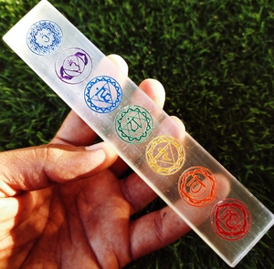 Plaques rectangulaires gravées avec les symboles des sept chakras en sélénite, baguettes pour le yoga, la méditation, l'équilibrage, pierres de cristal, Reiki, décoration de la maison - Product Image 2