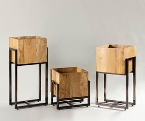 Ensemble de 2 pots de fleurs élégants avec support pour la décoration de la maison, couleur noire, design moderne, pot de fleurs en bois avec support en métal - Product Image 5