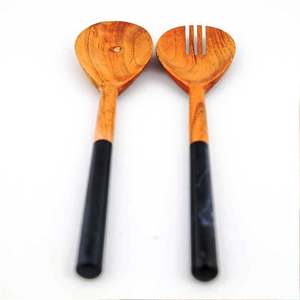 Ensemble de table en bois fait main et outils de salade taille 30x30 pour une utilisation en cuisine à domicile - Product Image 4