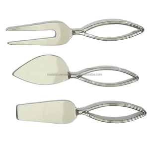 Bonito juego de cuchillos para queso de acero inoxidable con esparcidor de cubiertos de diseño de bucle negro rústico para bodas y ocasiones especiales - Product Image 1