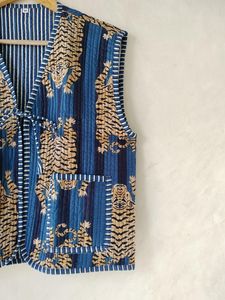 เสื้อแจ็คเก็ตผ้าฝ้ายลายเสือสำหรับผู้หญิง เสื้อคลุมลำลองสำหรับฤดูหนาว แขนตัดแบบอินเดีย ผ้าควิลท์ทอลายแบบดั้งเดิม ผ้าควิลท์แบบซักแล้ว เสื้อคลุมเพื่อนเจ้าสาว - Product Image 4