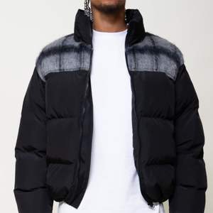 2024 nueva llegada moda Streetwear chaqueta de mezclilla de alta calidad diseño personalizado hombres rasgados botón frontal chaqueta de mezclilla - Product Image 4