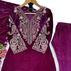 Modèle fantaisie Salwar Kameez en trois pièces en velours de travail de broderie lourde du fournisseur indien pour vêtements de fête disponibles à la vente - Product Image 3