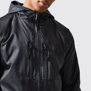 Veste coupe-vent raglan noire personnalisable en ripstop avec capuche - Vêtement d'extérieur à manches longues de style actif pour hommes - Product Image 3