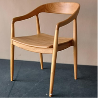 Chaise de salle à manger en bois élégante et minimaliste au design épuré pour la maison, l'hôtel, l'appartement et la villa
