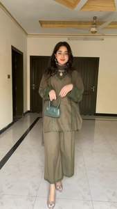 Hermoso Salwar Kameez de Diseñador para Mujer con Interior y Plazzo-Dupatta, Trabajo con Hilos y Lentejuelas para Fiestas - Product Image 5