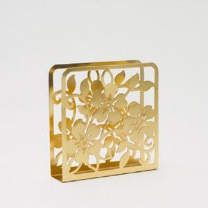 Servilletero de metal dorado de lujo en un elegante diseño de flores perfecto para un elegante Almacenamiento de pañuelos de mesa - Product Image 1