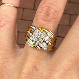 Bague de cocktail de luxe unisexe en or massif 14 carats de haute qualité avec diamant naturel taille baguette de 1 carat, pour fêtes et mariages - Product Image 1