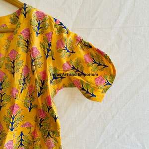 Belle robe en coton à imprimé floral Robe pour un usage décontracté Robe à imprimé à la main - Product Image 3