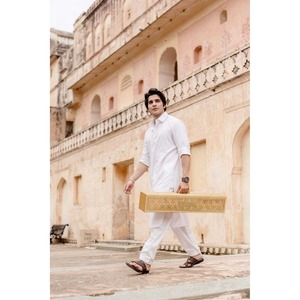 พรมละหมาดผ้าไหมคุณภาพพรีเมียม งานทอมือ สำหรับการประกอบพิธีกรรมประจำวัน ใช้ในมัสยิดหรือที่บ้าน และสำหรับการทำสมาธิ - Product Image 4