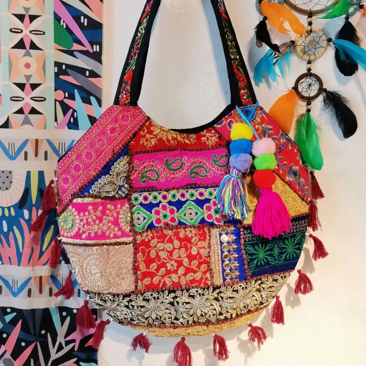 हस्तनिर्मित भारतीय विंटेज पारंपरिक शैली महिलाओं शॉपिंग बंजारा बैग महिलाओं के फैशन देखो शैली आउटडोर कंधे बैग